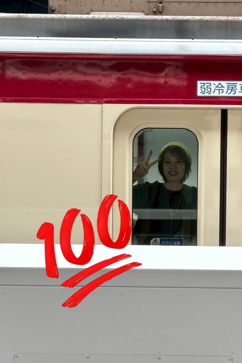 15歳の私と52歳の私

"ちゃお"に投稿して、初めて「佳作」入賞した。
たぶん、この写真の少しあと…高１の秋だったと思う。
発表号を買って通学鞄に入れ、雨が降っていたのでバスで帰った。
少しだけ本が濡れた。