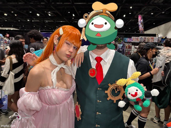 _Grim_oire_'s tweet image. Met the amazing and beautiful @jeanwanwanart at #OffKaiGen4 yesterday! I’m so glad she liked my cosplay!
Crochetomo was too embarrassed to ask her to step on him…