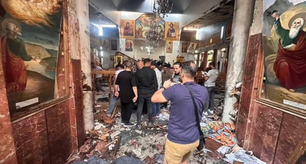 Bugün #Şam’da bir kilise yandı. sadece taşları değil, duaları, hayatları,umutları yandı.
St. Ilyas #Rum #Ortodoks #Kilisesi’nde ayin sırasında düzenlenen saldırıda masum insanlar hedef alındı. Ölenler, yaralananlar var.
Bu bir ibadethaneye değil, insanlığa atılmış bir bombaydı.