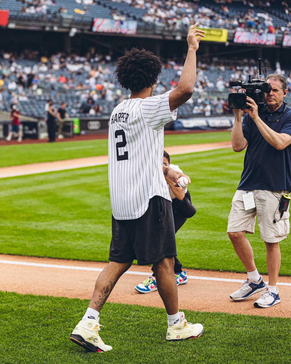 RutgersMBB's tweet photo. Amazing day at the ballpark, thank you @Yankees @AaronBoone 🙏 https://t.co/vWNTOdiuv9