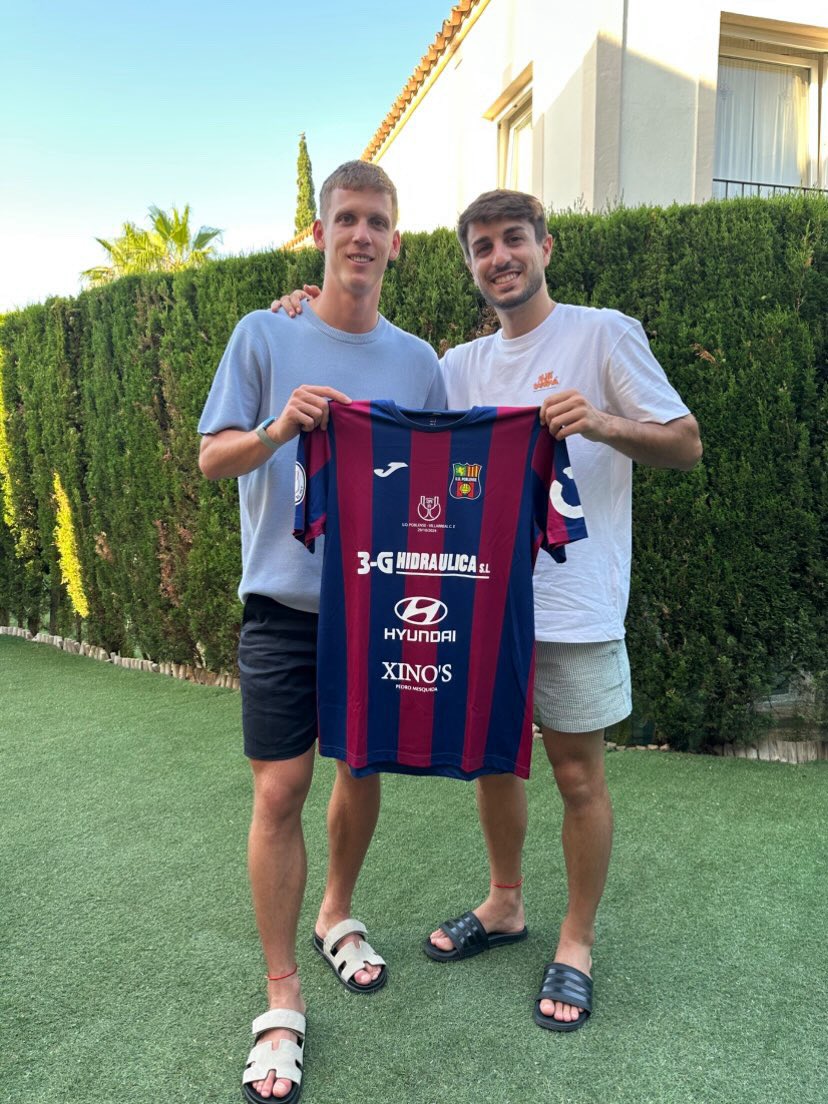 ¿Qué tal las 𝘃𝗮𝗰𝗮𝗰𝗶𝗼𝗻𝗲𝘀? ☀️

¿Muchos reencuentros con 𝗮𝗺𝗶𝗴𝗼𝘀?

<a href="/gori_lopez8/">Gori López</a> nos envía esta foto con demasiada calidad…🤩

<a href="/daniolmo7/">Dani Olmo</a> X <a href="/gori_lopez8/">Gori López</a> 

#daniolmo #FCBarcelona #Poblense