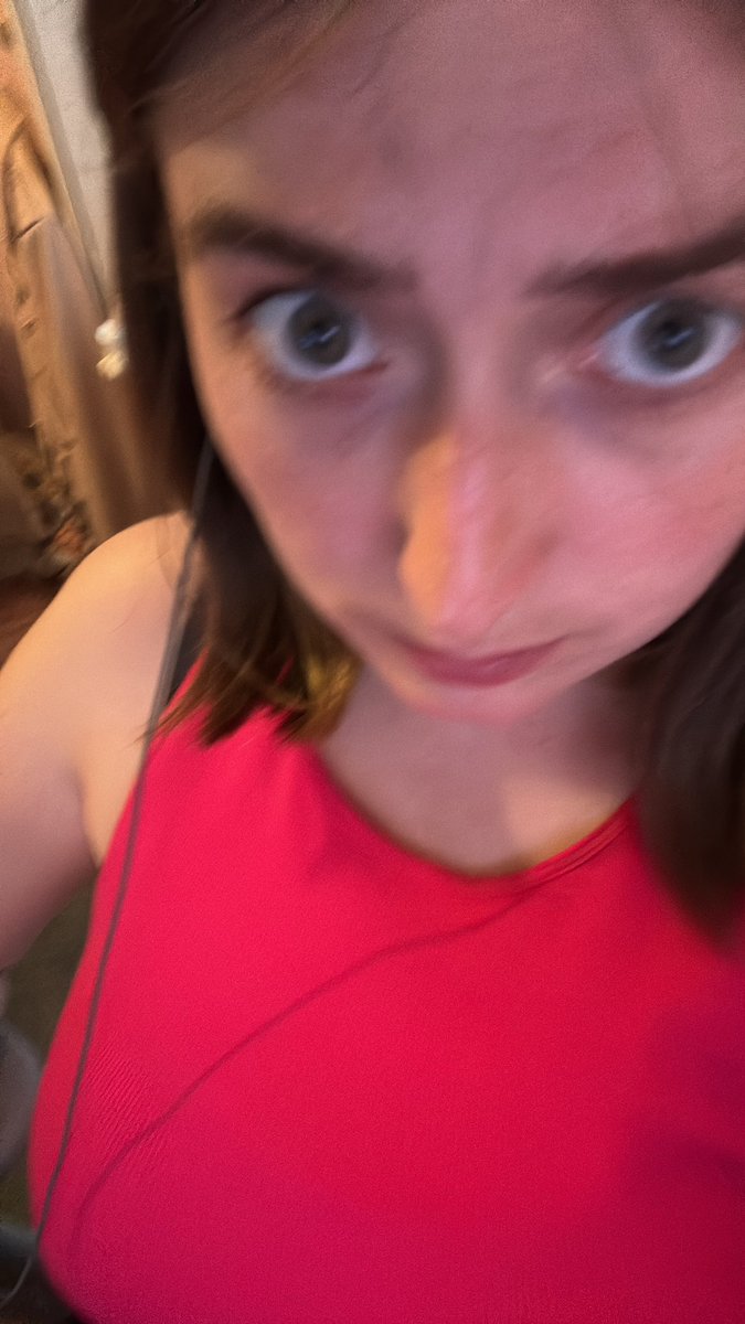 jessmelllow's tweet photo. HELLOOOO I AM LIVE PLAYING MINECRAFT WITH JOSIE @landotd COME JOIN!! https://t.co/dc464qH3DG