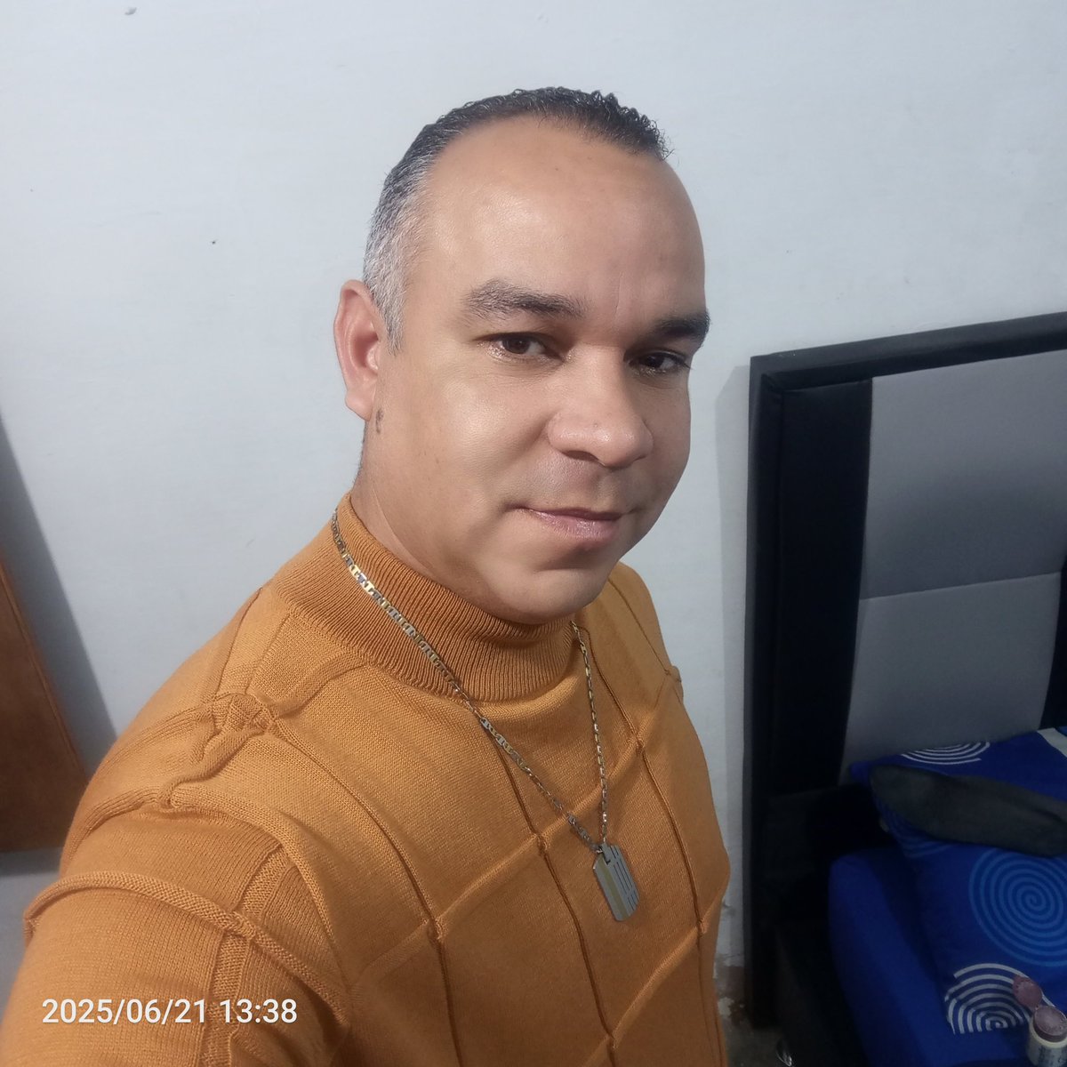 AponteGleicer's tweet photo. Aprovecha que estoy soltero 😁 https://t.co/a1ehix8bot