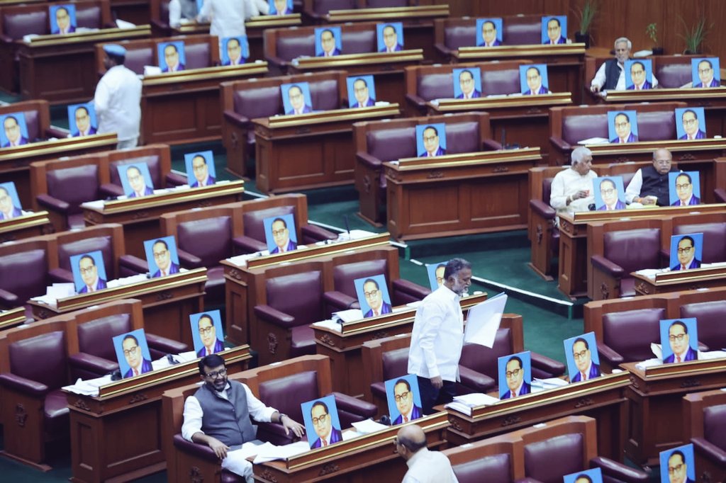 अंधभक्तों के बाप 👉 

संविधान निर्माता बाबा साहब 👉 😎

#संविधान_निर्माता_बाबा_साहब
#संविधान_निर्माता_बाबा_साहब