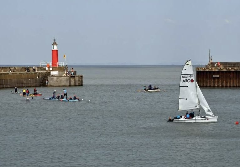 Watchetscouts's tweet photo. Saturday afternoon our #RNSeaScouts & #ExplorerScouts were cooling off in this weeks heatwave with #StandUpPaddleBoarding #CapsizeDrill & #Pulling .Lots of skills instructed & fun had. @SomersetScouts @MoorsAndCoastal @RYASW @rya_training @scouts https://t.co/IK1VJb78xW