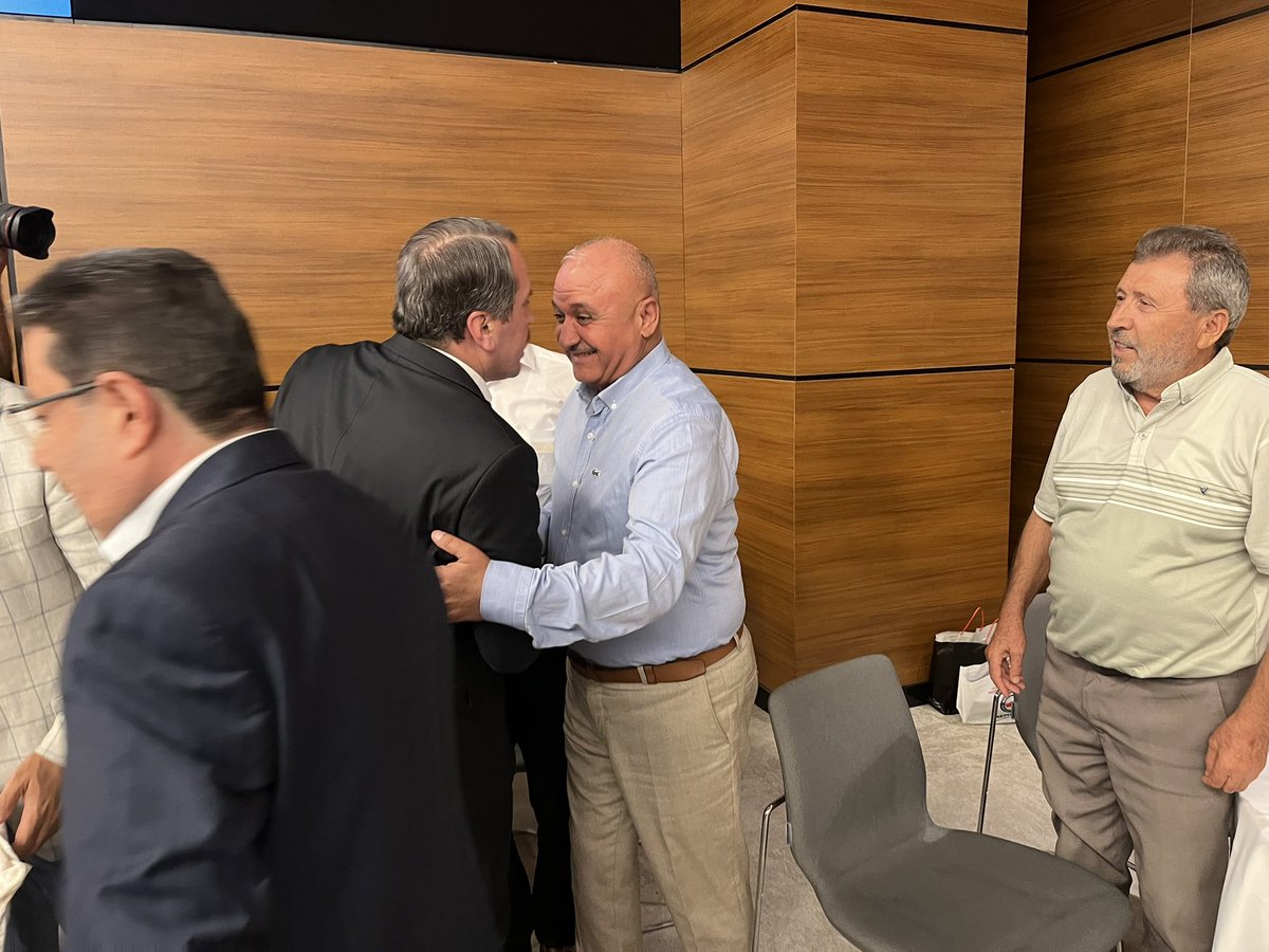 Memur-Sen'in kuruluşunun 30. Yılı münasebetiyle bugüne kadar bu davaya emek ve gönül vermiş kurucu üyelerimiz ve eski yöneticilerimiz ile Vefa programında bir araya geldik. 
#memursen30yaşında