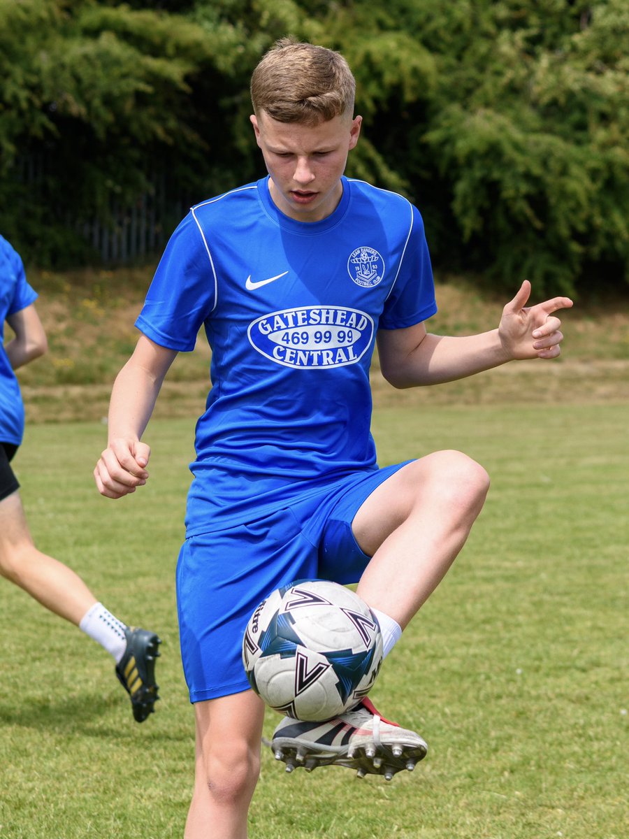 LeamRangers's tweet image. Pre-season underway with old faces, new faces and Gateshead Central looking good on the new training tops!

📸 @treecrashkelv | #UpTheLeam #UTL 🔰