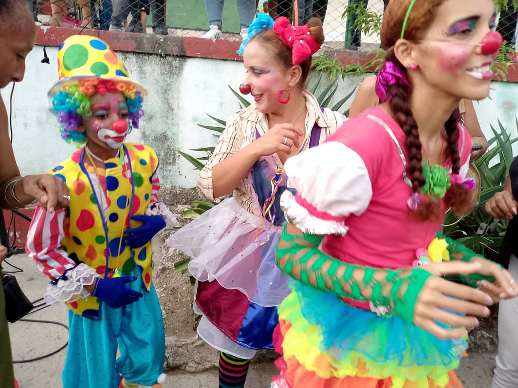Contra las drogas se gana.... Barrio debate en Altamira con la participación especial de la universidad en la persona de la experta Dr C Ileana Gorguet Pi
#UCM_SC