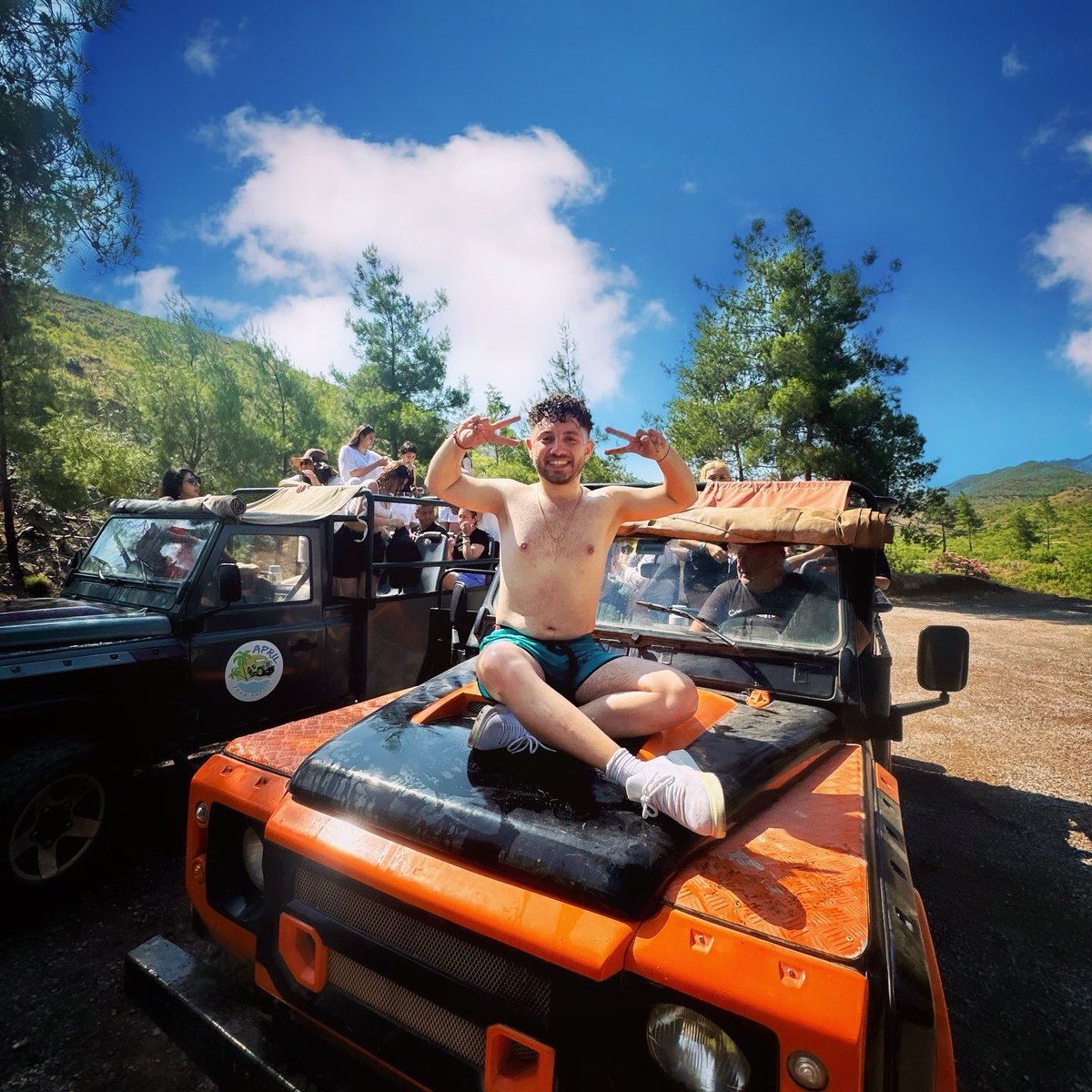 Muğla Jeep Safariye Hoş Geldiniz ❗️

#muğla #fethiye #ölüdeniz #datça #göcük #saklıkent #saklıkentmilliparkı #mugla #rafting #yürüyüş #ege #köyevi #keşfet #akarsu #konyaaltı #ege #marmaris #keşif #öneçıkar #karaçay #fyp #bungalov #zipline #yamaçparaşütü #jeep #safari #jeepsafari