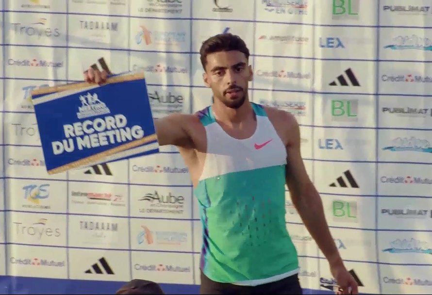 ملتقى تروا لألعاب القوى 🇨🇵

في اول مشاركة له بالموسم محمد علي ڨواند يحقق الفوز في سباق 800 متر بتوقيت 1:44.45 🇩🇿

واحد من افضل سباقات قواند التكتيكية