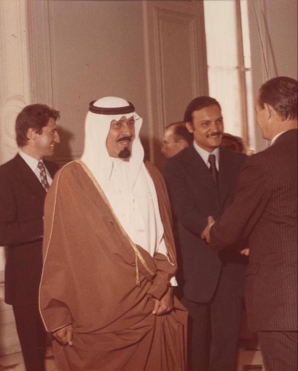 بين زمنين

الملك عبدالله 
رحمه الله تعالى