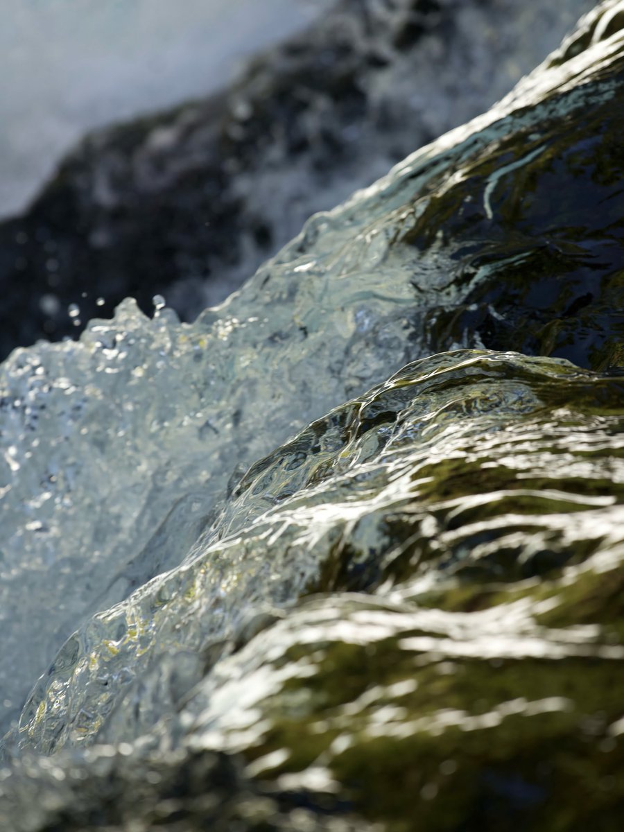 sgehringdesign's tweet photo. Light, frozen in motion—reflected on the glassy blues and greens of the McKenzie River, just below Koosah Falls. Glacial water rushes from the high Cascades, filling the air with a crisp breath of mountain freshness. Color, clarity, and cold beauty—held still, just for a second. https://t.co/HGNsWd00l4