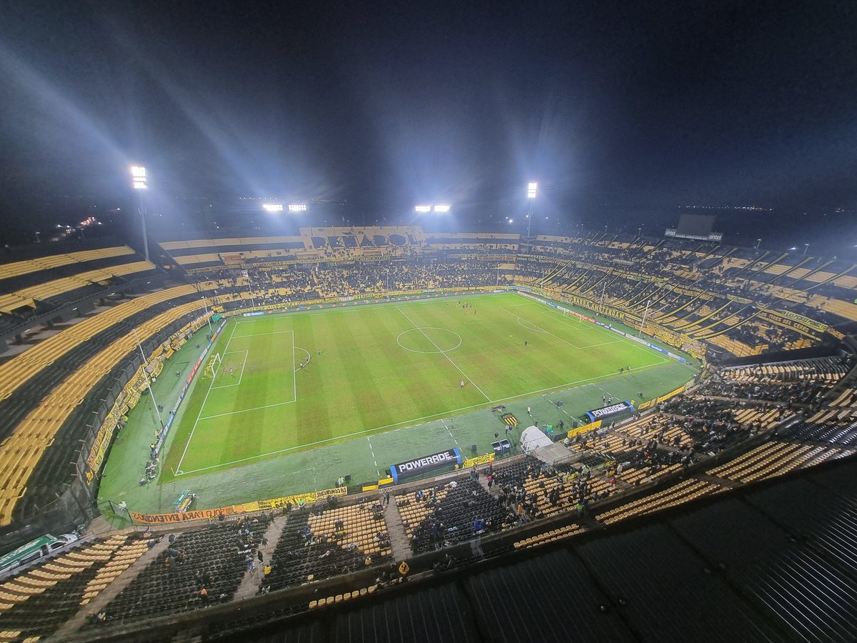 Final del Primer Tiempo 

Gana <a href="/OficialCAP/">PEÑAROL</a> 1 a 0 Sobre <a href="/mwfc_oficial/">Montevideo Wanderers</a> con gol de #NachoSosa

Muy flojo Primer Tiempo de #Peñarol, mucha imprecison en el equipo de Aguirre que debe mejorar mucho si quiere aspirar a defender el título uruguayo .