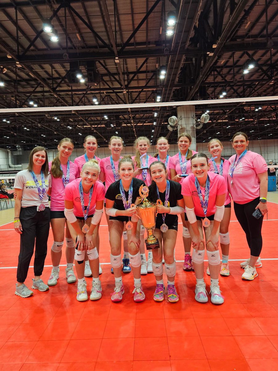 ReeseLech2030's tweet photo. We had an amazing run at #aauvolleyballnationals. My team took 2nd 🥈 in Aspire! I am honored to be 1 of 13 All Americans named by the committee and coaches. #setter #smv @StewartvilleVB https://t.co/uMcKqyxEAt