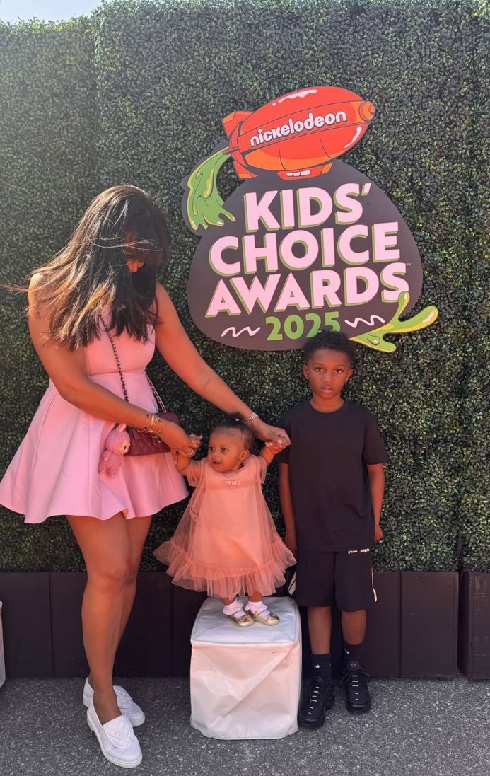 uskelemeplug's tweet photo. Jada P, Morayo & Zion At The Nickelodeon Kid’s Choice Awards.
#UskelemePlug #Entertainment #JadaP #Zion #Morayo #Nickelodeon #ChoiceAwards https://t.co/ueGE4stpFj