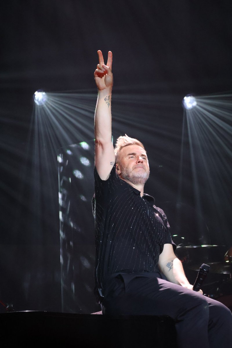 cathcarvalhoph's tweet photo. @GaryBarlow in Sheffield #garybarlow https://t.co/WDlVCxUFwK