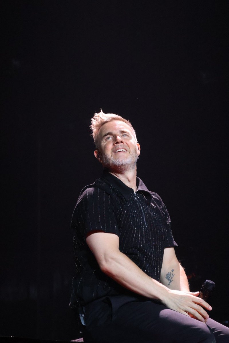 cathcarvalhoph's tweet photo. @GaryBarlow in Sheffield #garybarlow https://t.co/XWabr21p6b
