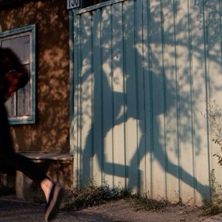 #Випад_ОК #Original

У дитинстві Сашко був героєм, який міг зупинити бурю. Тепер буря вирувала всередині Єгора, і Сашко не знав, чи вистачить йому сил дорахувати до одного.