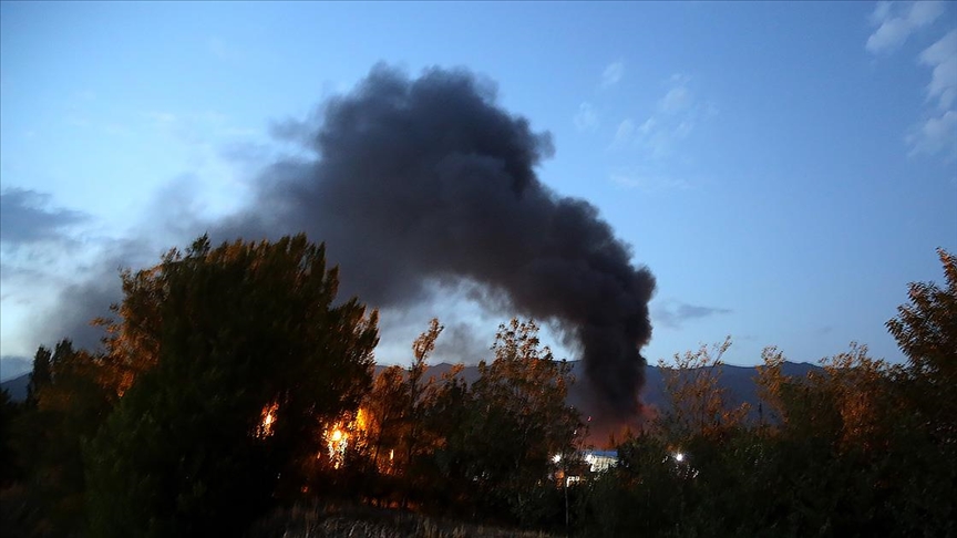 İsrail, İran'ın Şahrud kentinde füze üretim tesisini vurduğunu duyurdu

🔴İsrail ordusu, İran'ın başkenti Tahran'ın doğusundaki Simnan eyaletinin Şahrud kentindeki karadan karaya füze üretim tesislerini hedef aldıklarını duyurdu.

nupel.tv/israil-iranin-…