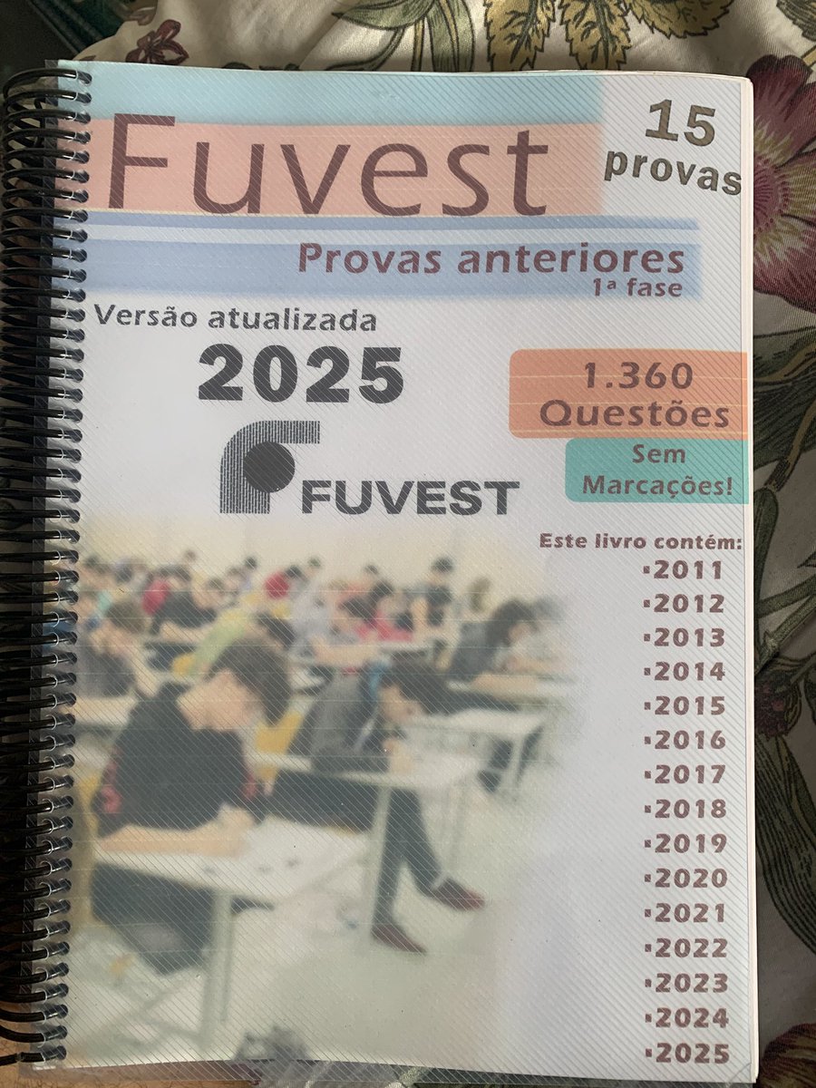 GipsyStudy's tweet photo. Oii, pessoal! Estou doando uns materiais que eu recebi do cursinho, alguns estão seminovos e outros estão bem usados, mas acho que ainda estão bons  para o uso. Eu recebi de um cursinho popular e foram fundamentais para as minhas aprovações 😁 (todos os materiais estão completos https://t.co/SAB3Gq89QU