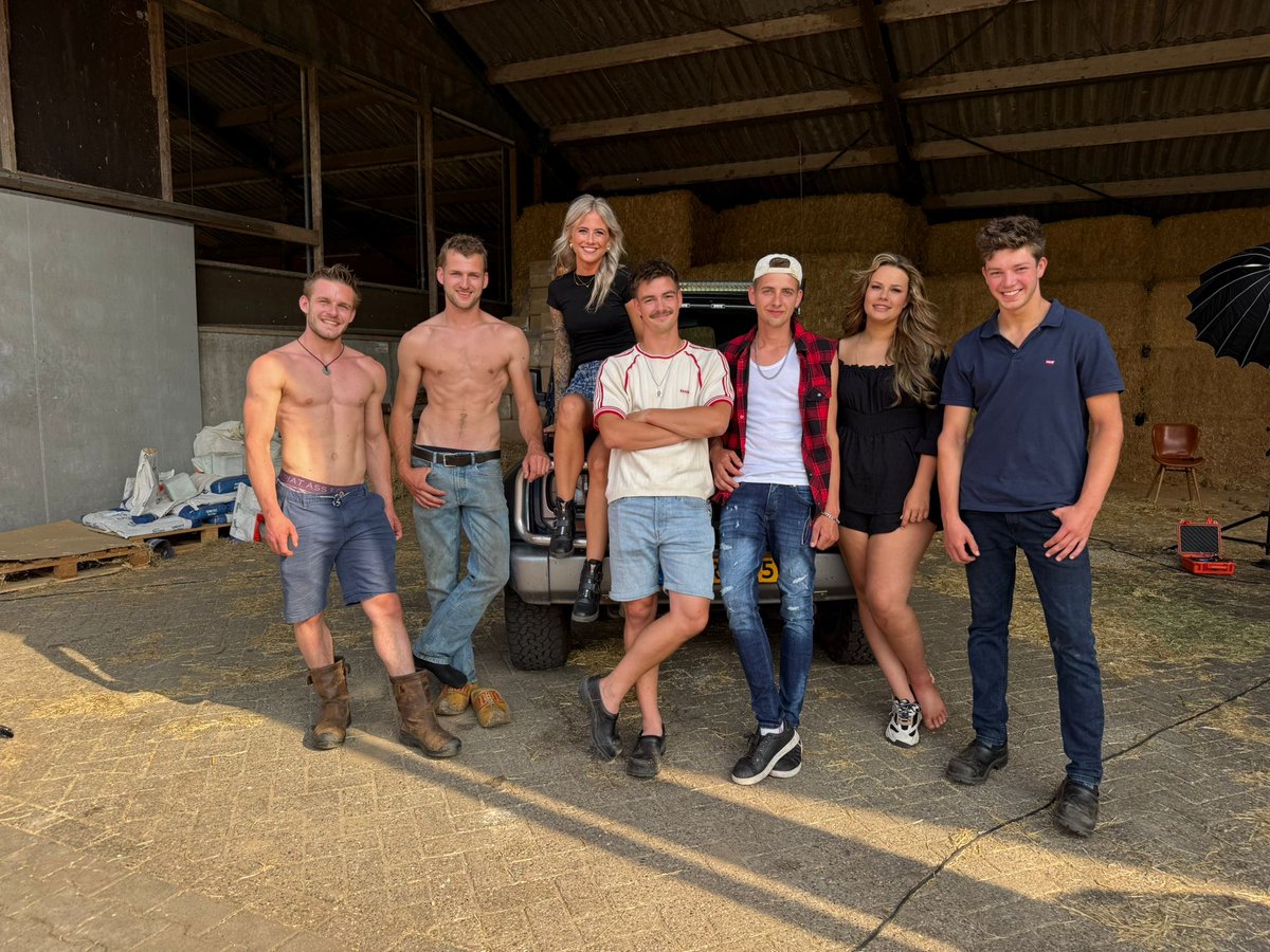 BoerenDingen's tweet photo. 𝙃𝙚𝙚𝙩, 𝙝𝙚𝙩𝙚𝙧, 𝙝𝙚𝙚𝙩𝙨𝙩! 😅🥵😍
Poh, pittig dagje die 2e fotoshootdag! Maar wel met wederom een héleboel magistrale foto's voor op De Boeren &amp; Boerinnen Kalender 2026 👏 Veel dank aan alle modellen, teamleden en de familie Riefel. Op naar de 3e fotoshootdag! 💪 https://t.co/kBOPyoPATW