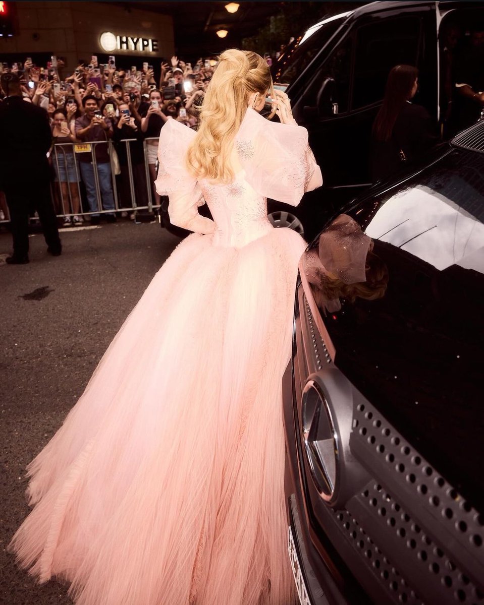 cambeserious's tweet photo. a literal princess https://t.co/uOg24isvCs