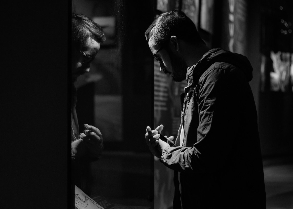 #LArteDelDubbio
#SalaLettura 
È men male l'agitarsi nel dubbio, che il riposar nell'errore. (Alessandro Manzoni)