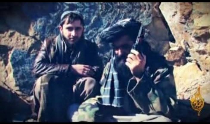 Nomankhanafi345's tweet photo. وستاذ یاسر رحمه الله 👋
دشهیدانو په مزارو چي تیریږي نه تري شرمیږي 
هغه دشهیدانو دبچیانو خو لږ حیاوکړئ
@Nomankhanafi345 https://t.co/0NnxRTxEGU