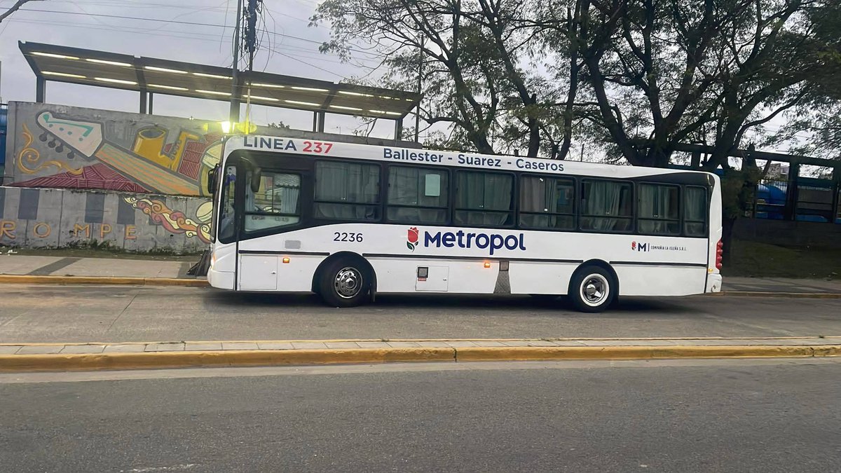 BondisATR's tweet photo. El rincón de la fama en #Metropol con el 2236 de la #Linea237. Muy bien presentado este OF #Metalpar Tronador II
Saludos a sus choferes https://t.co/UMmrRUKzUG
