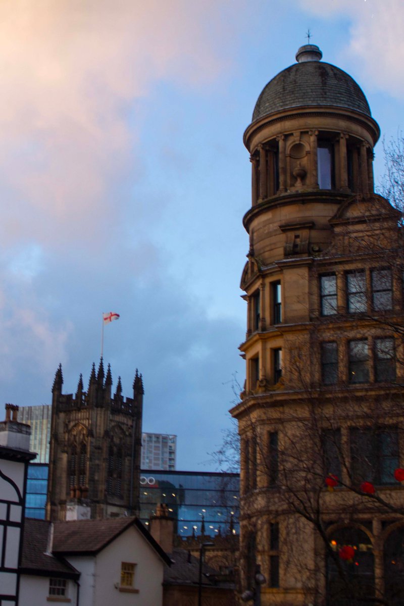 PhotoTjv's tweet photo. Dusk at the Square
(Shambles Square, Manchester, January 2024)
#photography #urbanphotography #streetphotography #architecturephotography #baroquearchitecture #architecture #cityscapes #CornExchangeManchester #ManchesterCathedral #ShamblesSquareManchester #Manchester https://t.co/eFRp26jzSX