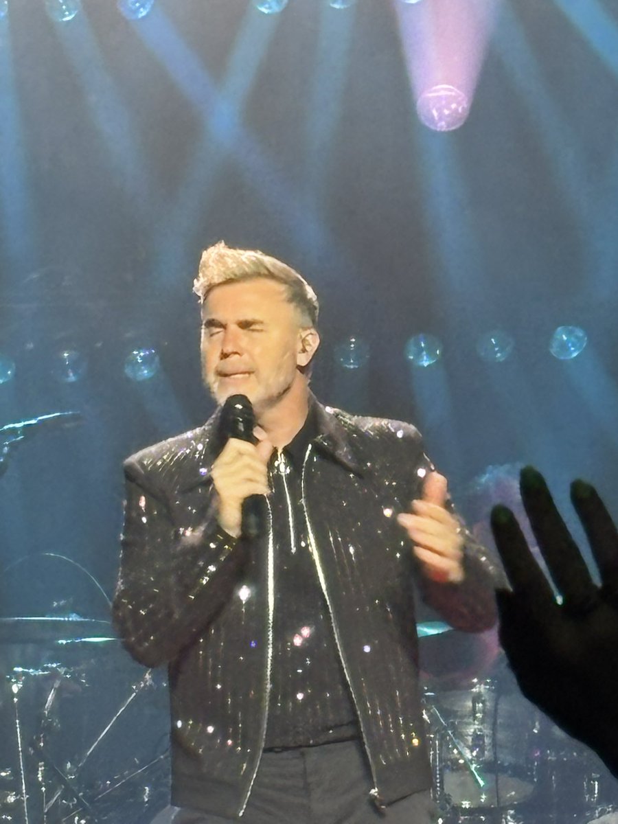 dvdpointon's tweet photo. @GaryBarlow 🥰🥰🥰🥰you was amazing ❤️❤️❤️❤️ https://t.co/E03GLXfoAz