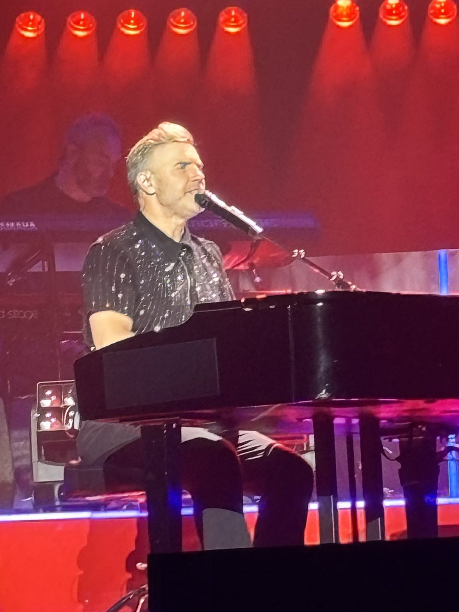 dvdpointon's tweet photo. @GaryBarlow 🥰🥰🥰🥰you was amazing ❤️❤️❤️❤️ https://t.co/E03GLXfoAz