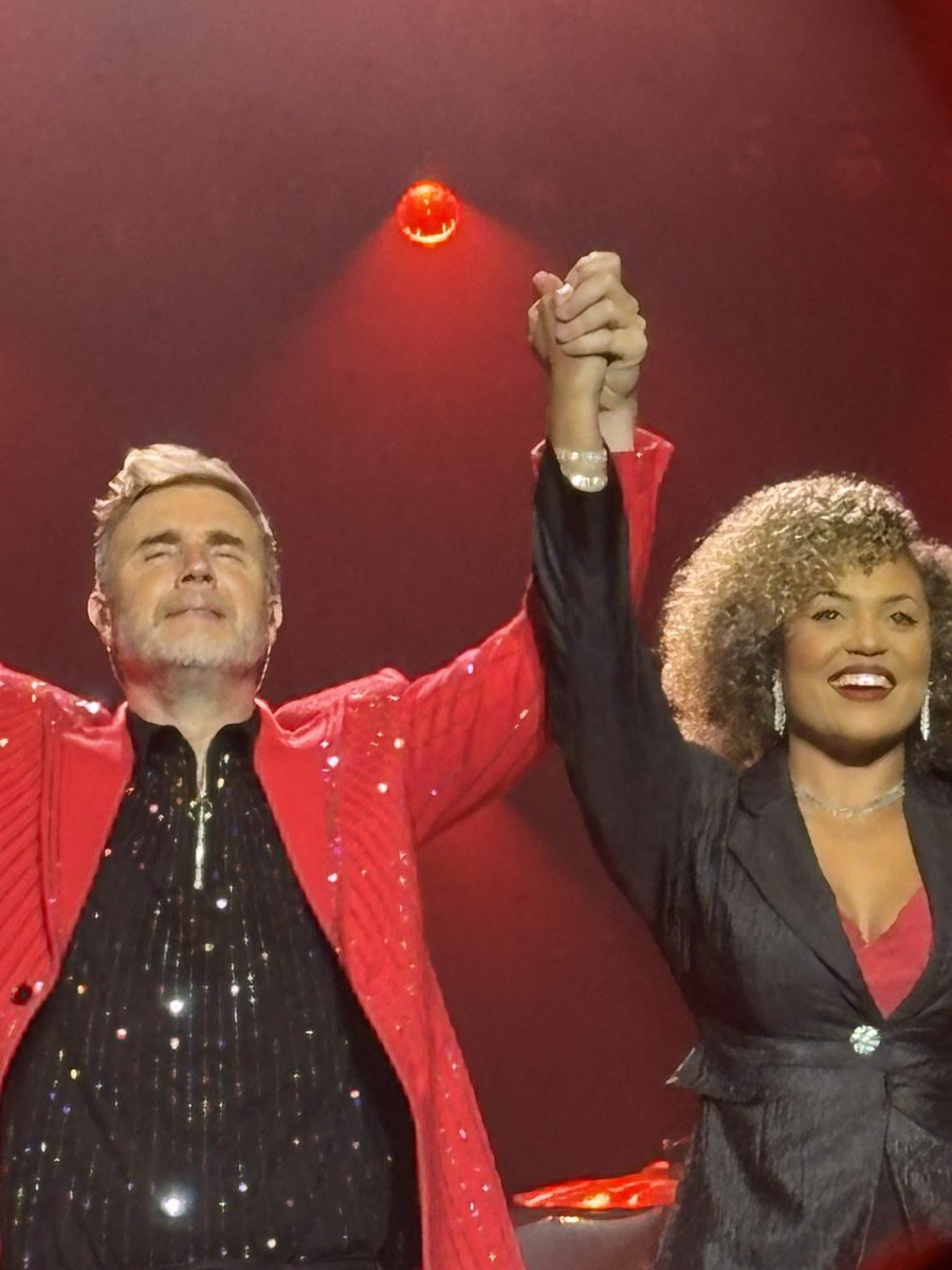 dvdpointon's tweet photo. @GaryBarlow 🥰🥰🥰🥰you was amazing ❤️❤️❤️❤️ https://t.co/E03GLXfoAz