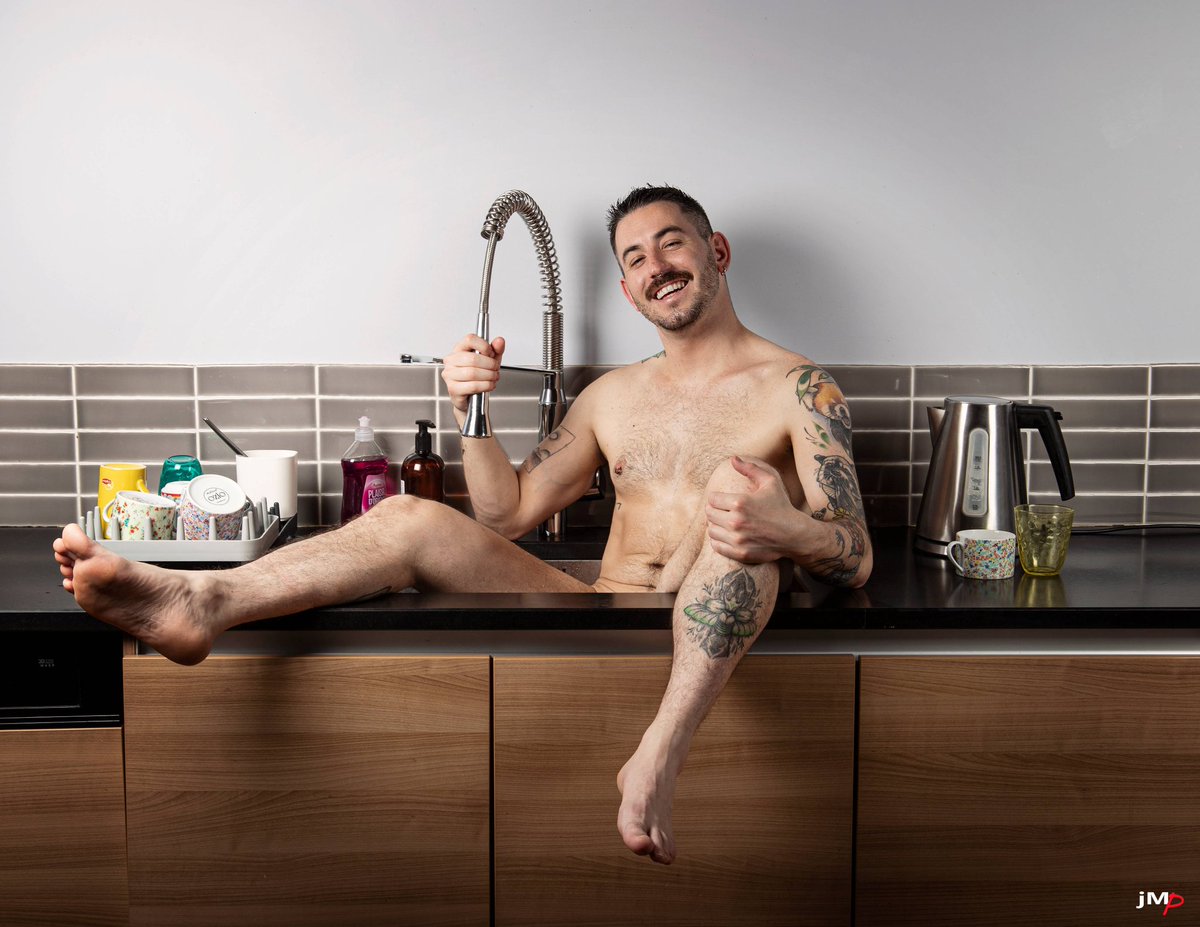 Clean dishes 🧽 <a href="/Alexxlutter/">Alexx Lutter</a>
#dish #nude #fun