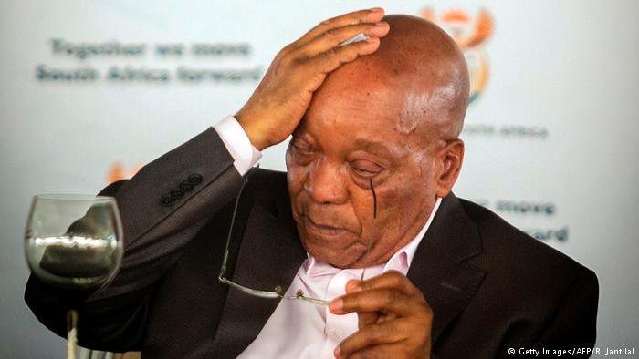 PhutiSemenya14's tweet photo. House of zwide e duletše gontšha Tembisa retlaba ra tšwella resa reka malana😭 https://t.co/MTZVPST297