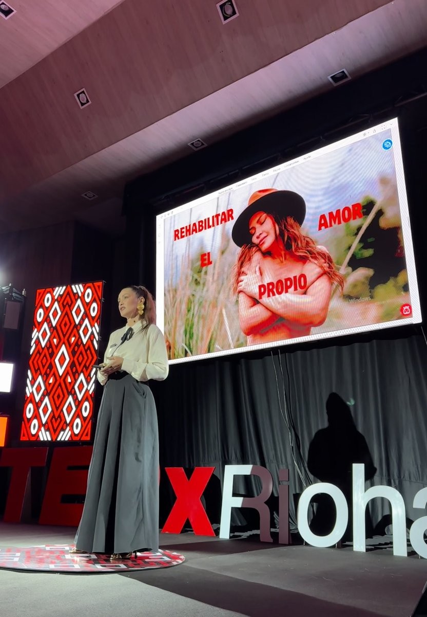 TEDxRiohacha's tweet photo. ¡Inspirador! ✨
Katherine Porto nos habló sobre el poder del amor propio y la importancia de conocerse a uno mismo. 

"Recuerda siempre que puedes volver a ti"💗

Una frase que nos deja reflexionando sobre nuestra propia historia. 

#TEDxRiohacha #KatherinePorto #TedTalk https://t.co/z9qAFkM8ws