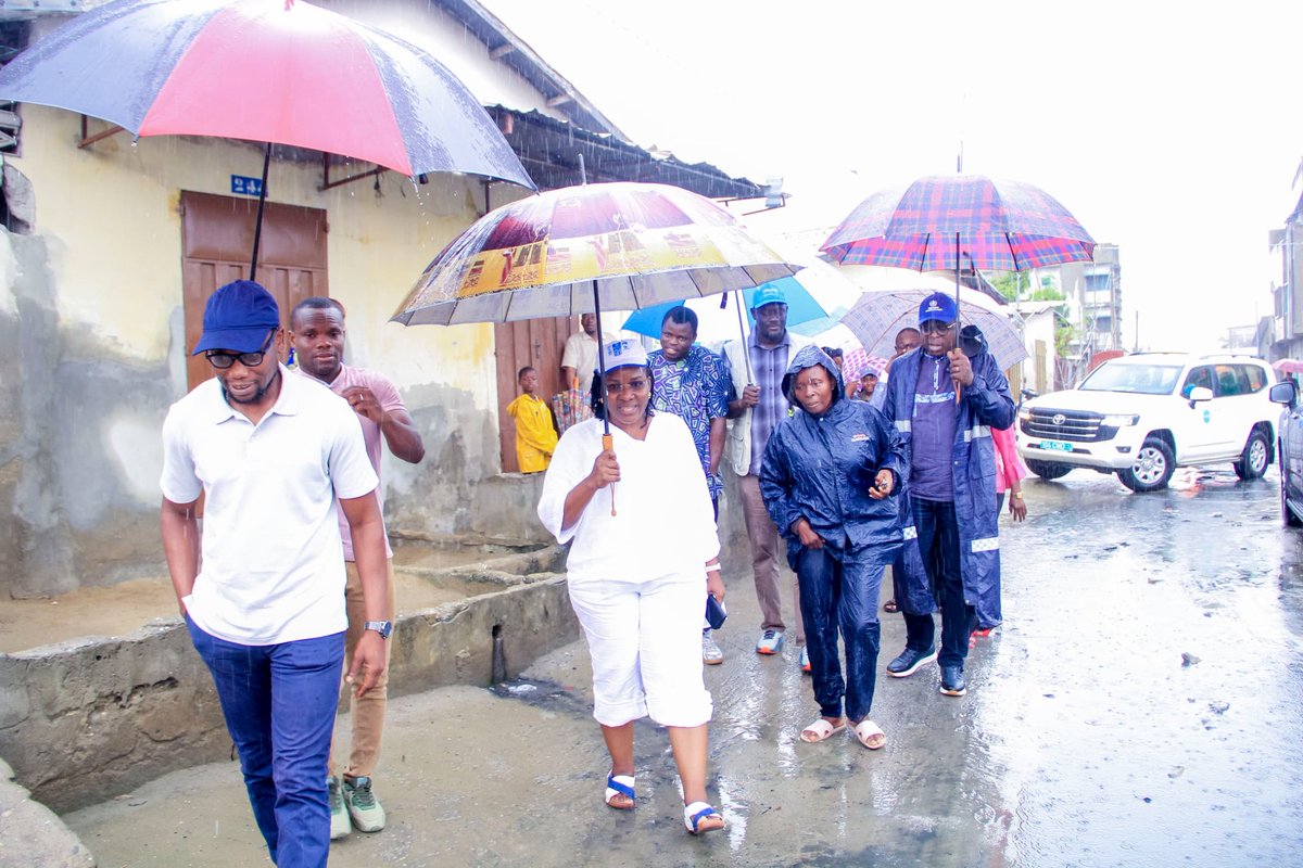 ⛈️⛈️⛈️ même sous forte pluie ⛈️⛈️⛈️ l'engagement reste ferme. 

Le Représentant de l' <a href="/oms_benin/">OMS Benin</a> Dr <a href="/jeankkonan/">Dr Konan Jean</a> et son equipe sont sur le terrain. 

Le Bénin 🇧🇯 montre l’exemple dans la lutte contre la #polio ! 

🎯 Objectif : 100% des enfants de moins de 5 ans vaccinés 💧💧💧 !