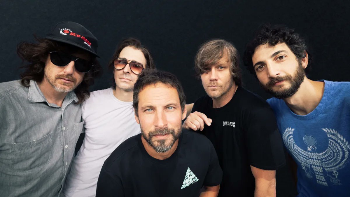 DigitalTourBus's tweet photo. Sam Roberts Band reveals the stories of their first concerts! Check out their stories at https://t.co/x7n93K10GE
#samrobertsband #digitaltourbus #firstconcertever #firstconcert #alternativeband https://t.co/Dr5pPSLHD0