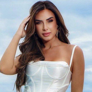 poponze's tweet photo. Nicole Bahls sobre os boatos de que teria dispensado o ex-BBB Nizam:

“Ele já tinha dado em cima da Letícia Spiller, e eu não gosto de pegar nada que eu sei que já passou por outra pessoa. Eu gosto é de lançamento.” https://t.co/CmDA0uOW8K