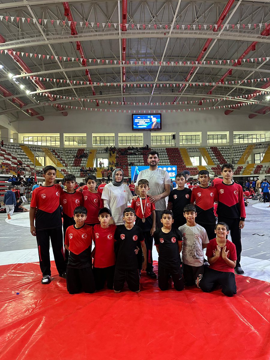 hazarsahyyoo's tweet photo. Öğrencilerimiz Sivas’ta 6000 in üzerinde sporcunun katıldığı U10-U14 Serbest Güreş Türkiye şampiyonasında  çok büyük güreş kulüplerine karşı mücadele ettiler. Öğrencimiz Said KORKUT Türkiye 3. Sü oldu. @bingolvaliligi @ahusta07 @bingolmem @MustafaOzel66 @SolhanMEM @muhittinciftc https://t.co/zrp5Ae0DQL