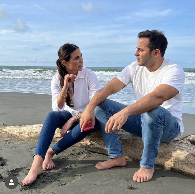 ¿Qué papel juega el Gobernador? 

Al Gobernador Erasmo Zuleta Bechara le sirve porque quedaría con dos senadores: el de su prima Saray Robayo Bechara y el de Edwin Besaile, su cuñado. Hay que recordar que Rosanna Zuleta está casada con Edwin Besaile, hermano de Musa Besaile,