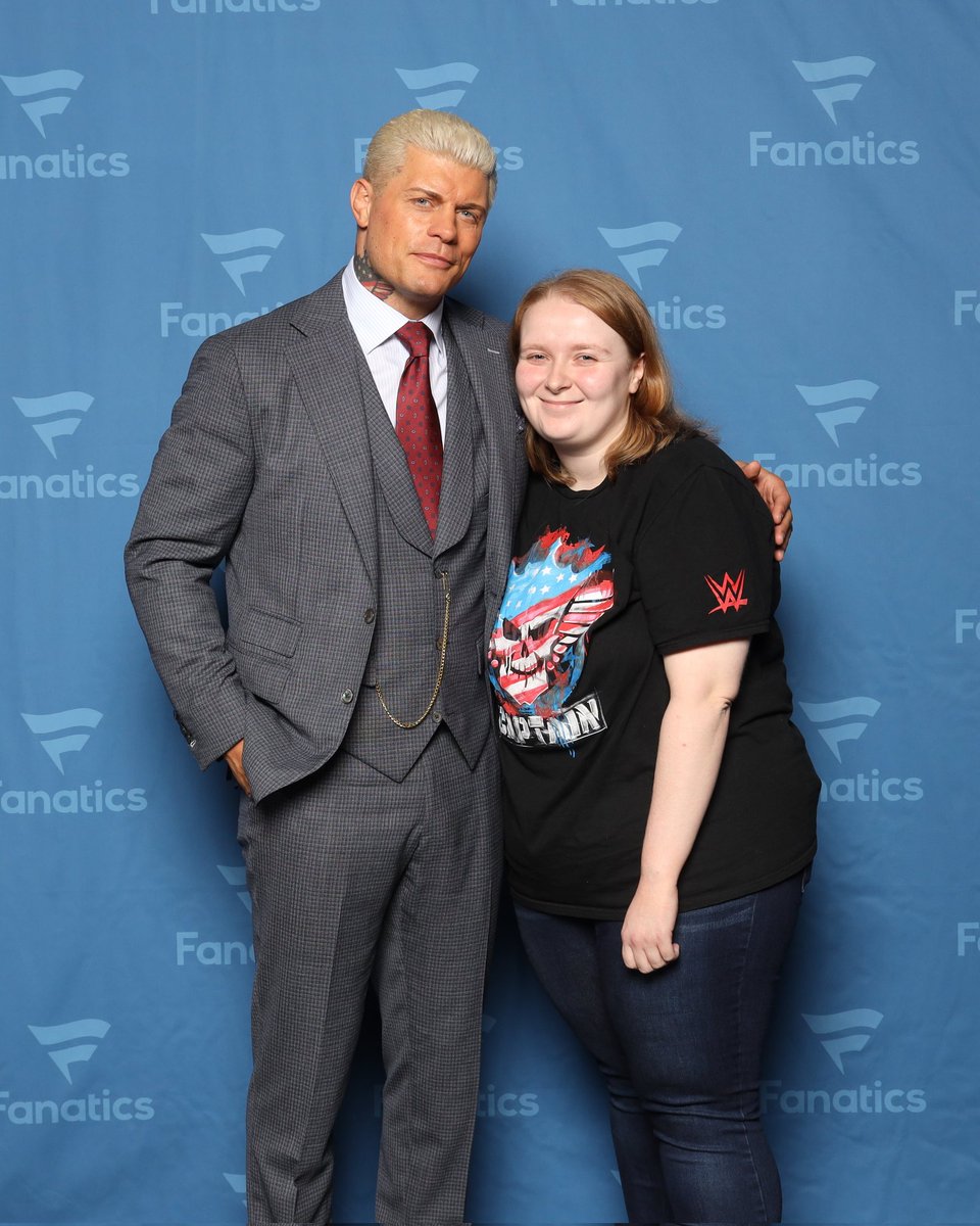 rhodescoded's tweet image. cody remembered me from this morning which just means the world to me... he brought up him not being as tan as last year again because he's a goofball!! thank you for being you @CodyRhodes truly the kindest person, my hero ❤️ #fanaticsfest