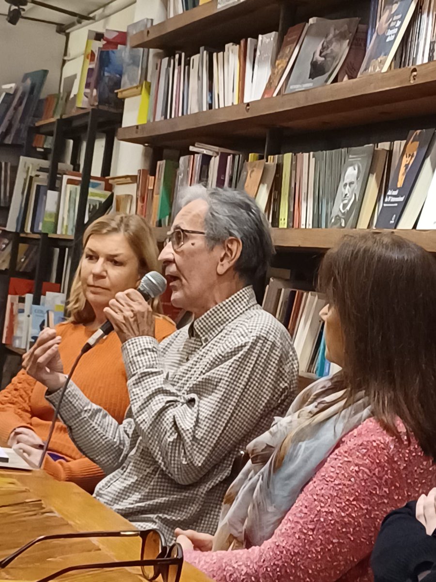 Registros do lançamento do meu romance Libro de los Ciegos (2025), em Buenos Aires, organizado pelas editoras parceiras Caravana/Caburé Libros. Na mesa de bate-papo discutimos sobre Nações e Narrativas.
