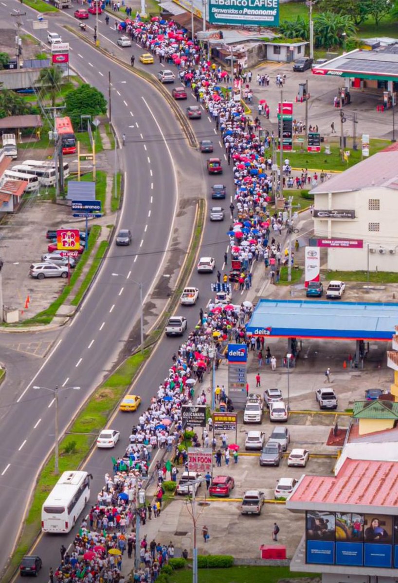 PanamaAmerica's tweet photo. Este domingo, en Penonomé, 10,000 personas, entre extrabajadores, proveedores y aliados marcharon para abogar por la reapertura de la mina. Señalan que "con la reapertura se recuperarían miles de empleos y el país podrá avanzar". https://t.co/lsyYBl5evU