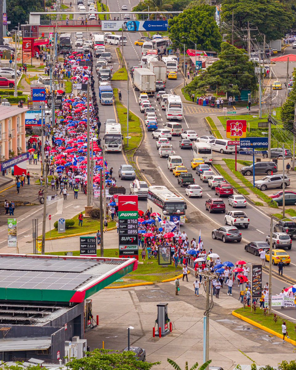 PanamaAmerica's tweet photo. Este domingo, en Penonomé, 10,000 personas, entre extrabajadores, proveedores y aliados marcharon para abogar por la reapertura de la mina. Señalan que "con la reapertura se recuperarían miles de empleos y el país podrá avanzar". https://t.co/lsyYBl5evU