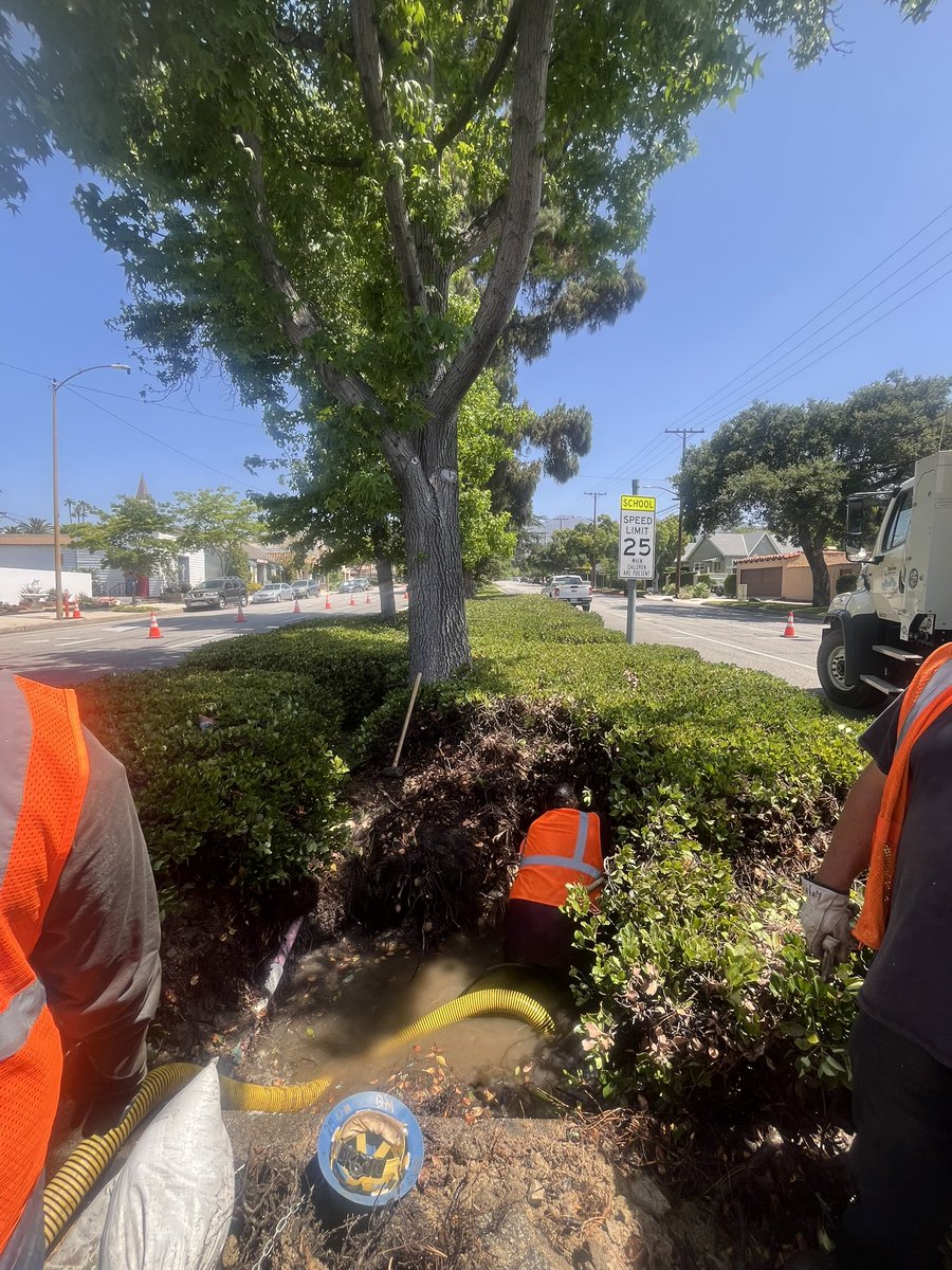 COGWaterPower's tweet photo. The cause of the N Verdugo Rd. water main break was caused by tree roots that split the main. We are getting assistance for cutting the tree roots first so that our crews can continue to make repairs. This could extend the outage time. Thank you for your patience. #myglendale https://t.co/ussqNUAwhO
