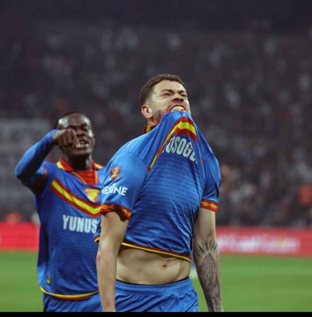 ÇOK SEVDİK.. 
Gün sayıyor artık, gidecek . 
Üzgünmüyüz evet ama kimse gitmesin demiyor. Herkes daha fazla paraya gitsin diye bakıyor. 
Biliyoruz ki bu sistem içerisinde biri çıkacak ve yeni bir şarkı daha bulunacak. 
Başkana saygı ve güven tam. 
#Göztepe