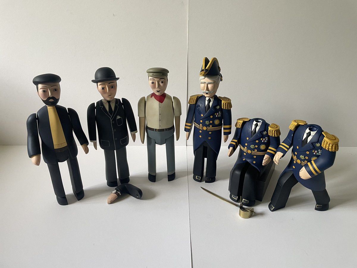 EmeraldTender's tweet image. Moving along.
Lot 2. The admiral and his bodies, Ship’s captain, the second dock manager and a dock worker figurines.
As seen from the episodes Thomas and the treasure, Salty’s Stormy Tale, Percy’s Big Mistake, Fish and the Salty music video.
Check out the thread below for more!