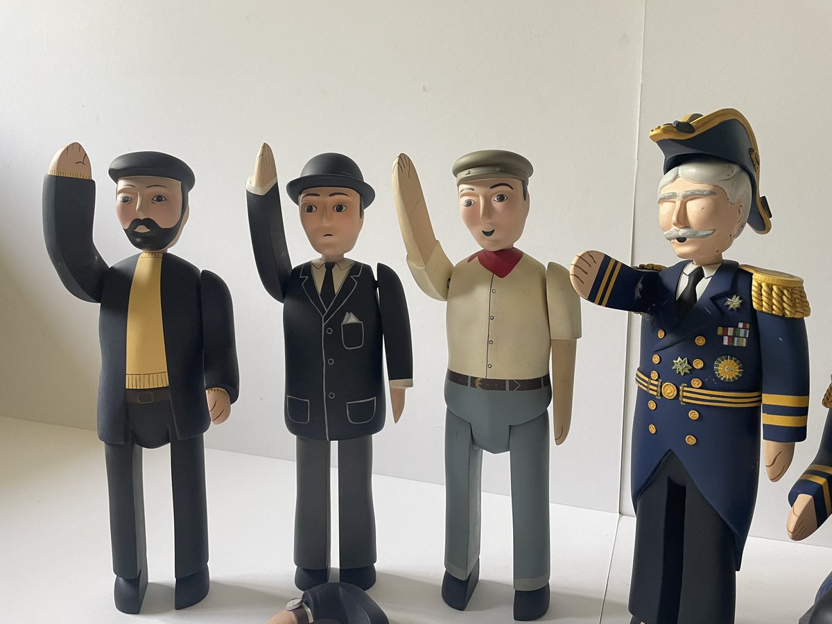 EmeraldTender's tweet image. Moving along.
Lot 2. The admiral and his bodies, Ship’s captain, the second dock manager and a dock worker figurines.
As seen from the episodes Thomas and the treasure, Salty’s Stormy Tale, Percy’s Big Mistake, Fish and the Salty music video.
Check out the thread below for more!