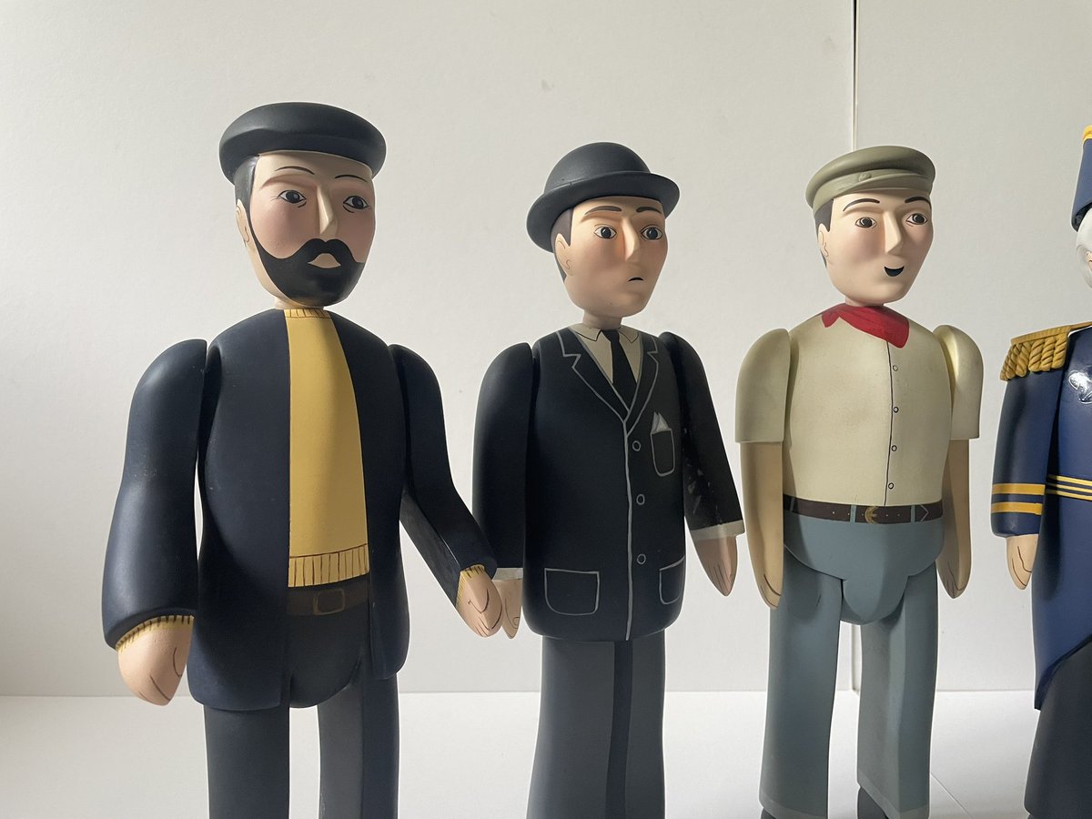 EmeraldTender's tweet image. Moving along.
Lot 2. The admiral and his bodies, Ship’s captain, the second dock manager and a dock worker figurines.
As seen from the episodes Thomas and the treasure, Salty’s Stormy Tale, Percy’s Big Mistake, Fish and the Salty music video.
Check out the thread below for more!